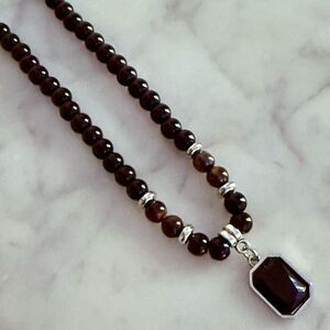 Black Beaded Pendant Necklace with Tiger Eye Accents – Modern & Minimalist